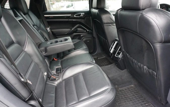 Porsche Cayenne cena 79900 przebieg: 240000, rok produkcji 2010 z Działoszyn małe 277